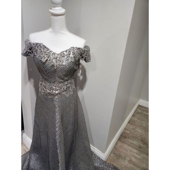 RENE RUIZ Collection Corseted Tulle A-line gown with Cascading Skirt size 2 NWT - Picture 4 of 8
